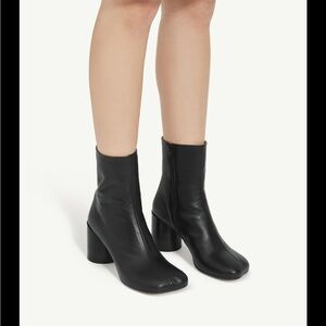 MM6 MAISON MARGIELA
Black Anatomic Ankle Boots
